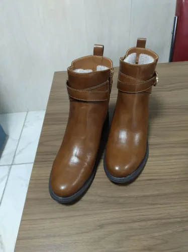 Bota Ana Capri de couro nova