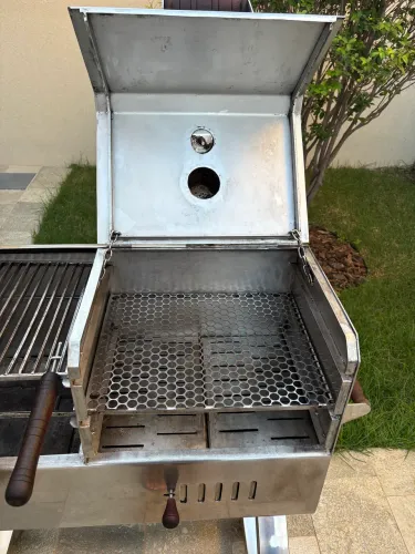 Churrasqueira 100% em inox 3 em 1, grelha, bafo e pit defumador