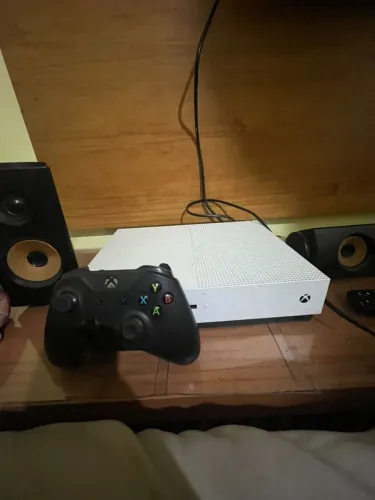 Vendo Xbox one S ou troco por fat bike.