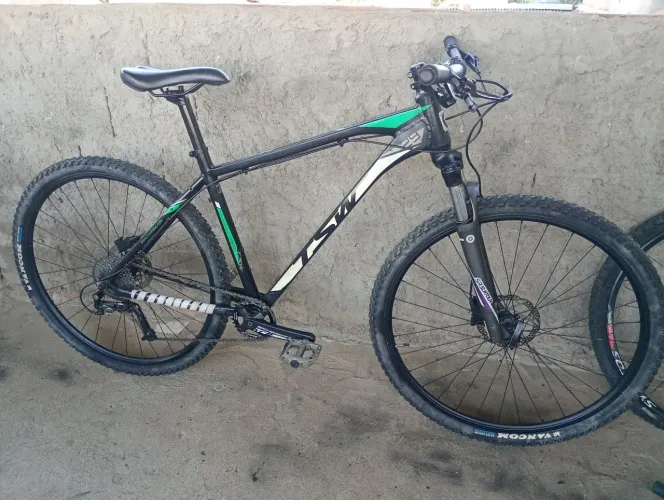 Bike tsw aro29 quadro19 Shimano acera 1x9 suspensão com trava ombro Specialized 