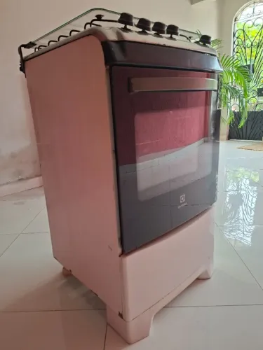 Fogão Electrolux 4 bocas.