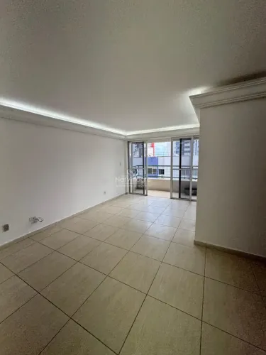 Apartamento em Candeias, vista mar, na avenida, 100 metros,