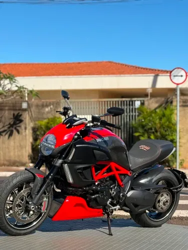 Vendo Moto Ducati 2012 "novinha"