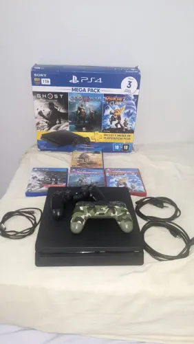 Playstation 4 Slim 1 TB + 4 jogos físicos + 150 jogos em mídia digital já comprados. 