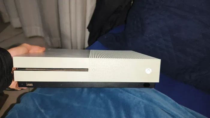 Xbox One S, semi novo, em perfeito estado 1Tb