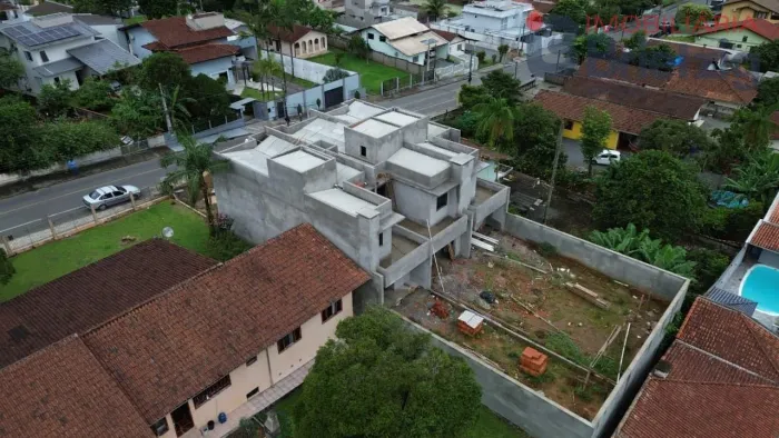 Casa Geminada unidade 1- à Venda em Bom Retiro Joinville, 2 Quartos, 136m²