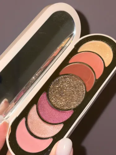 Sombra Rare beauty. Usada apenas uma vez( indisponível na sephora)