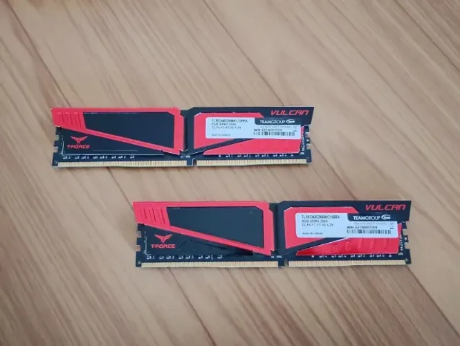 Kit de Memória 16GB (2x 8GB 2666Mhz) - Team Group T-Force Vulcan 