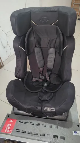 Vendo cadeirinha pra carro elite multikidis 25kg reclinável bem confortável leia. 