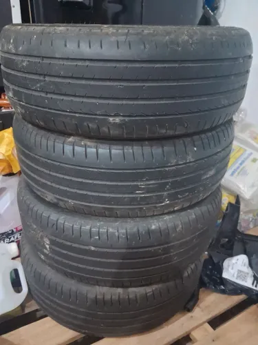 Vendo jogo de pneus Pirelli 205 50 R17