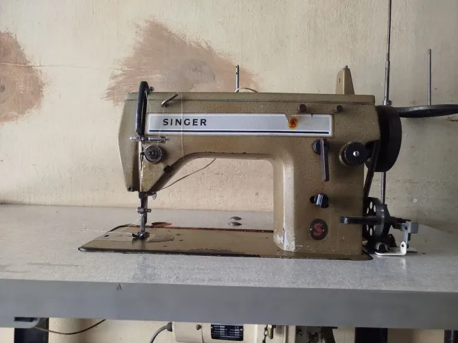 Máquina de costura industrial Singer Reta e Zig-Zag