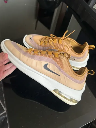 Nike Air Max Axis