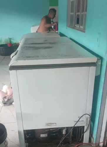 Vende-se um freezer 1200$