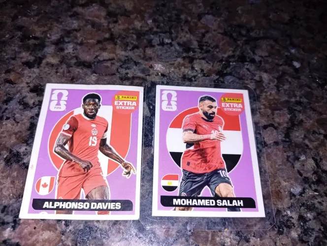 Figurinhas legends bordô 2026/Salah e Davies