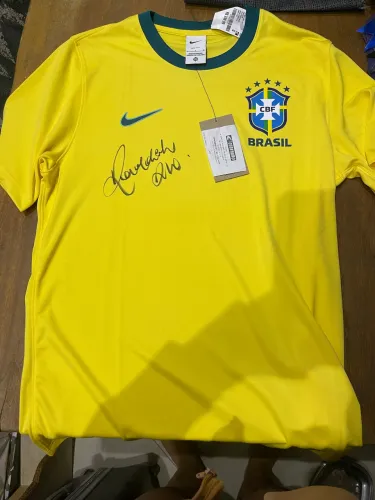 Camisa Brasil, autografada Ronaldinho gaúcho nunca usada