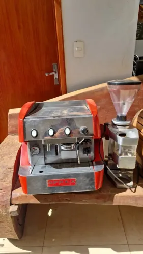 Máquina café expresso profissional e moedor café junto para seu comércio 