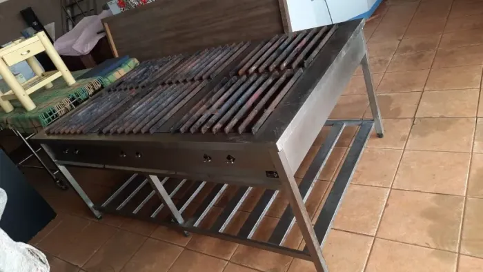 Fogão Ind. Inox 6 bocas de 0,50x0,50 cm com 2,00x1,20 metros marca Relux bem conservado