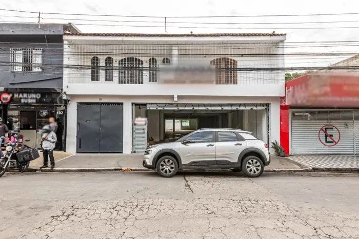 Prédio comercial na Rua Rubens Reis Rezende, 180 620 m²