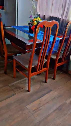 Mesa com 3 cadeira