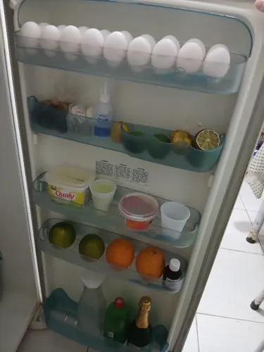 Geladeira Eletrolux usada em bom estado funcionando perfeitamente 