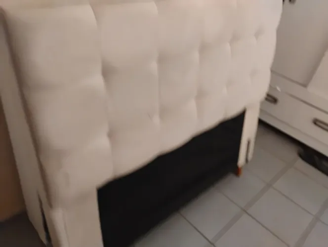 Cama Box com cabeceira almofadada