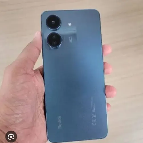 Vende -se celular novo 13C Redimi por 900 reais chamar no whats * pra sair seg