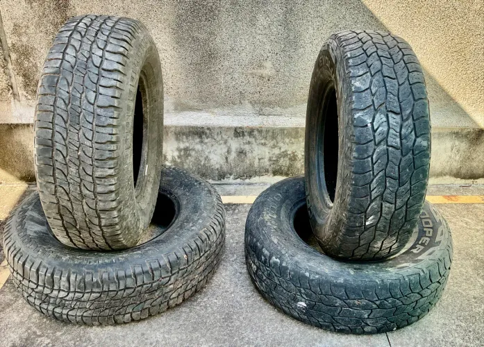 Jogo de pneus AT 235/75 R15 originais Michelin e Cooper - picapes utilitarios