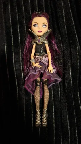 Boneca Ever After High Raven Queen