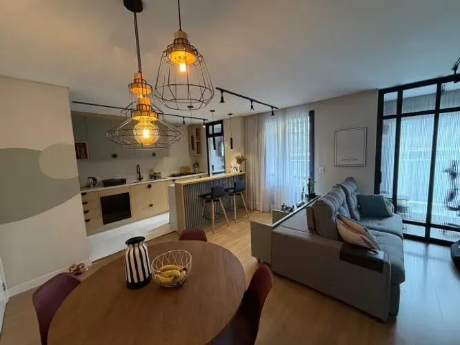 Lindo apartamento de 2 quartos mobiliado no Hugo Lange