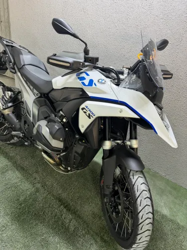 GS 1300 com 3.600 km rodados