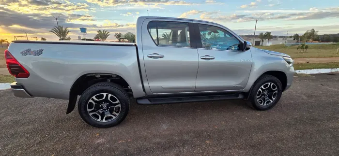 Toyota Hilux CD SRX 4X4 2.8 TDI 16V Diesel Aut. 2021