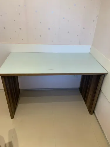 Mesa de escritório de primeira linha