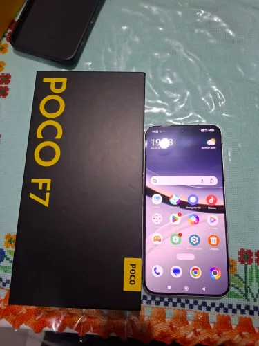 POCO F7 