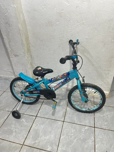 Bicicleta infantil menino