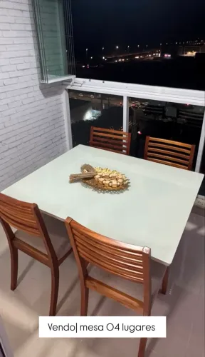 Mesa tampo em vidro e 4 cadeiras