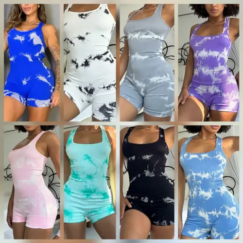 Macaquinho empina bumbum
