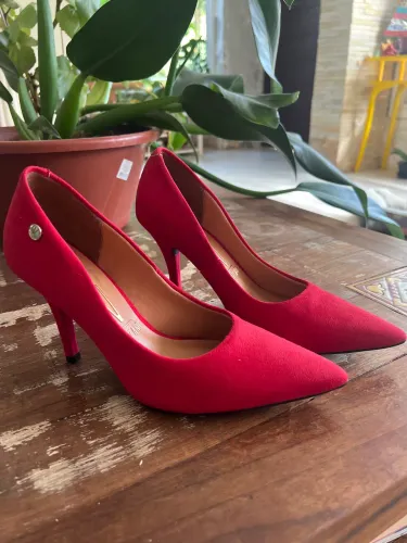 Scarpin Vizzanno vermelho 36