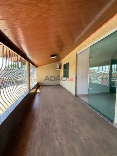 Sobrado com Sala comercial e casa no fundo no setor Abapurum próximo Vila Pedroso