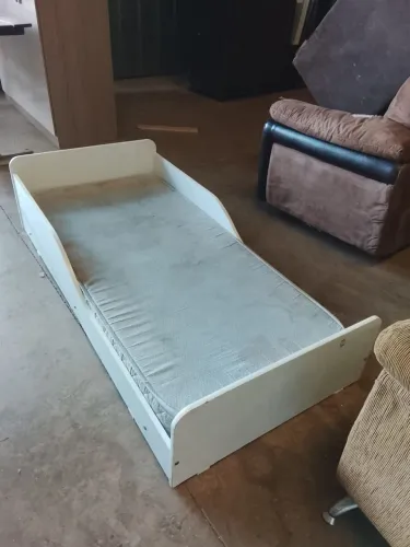 Cama infantil com colchão USADOS ENTREGA dentro de Uberlândia MG
