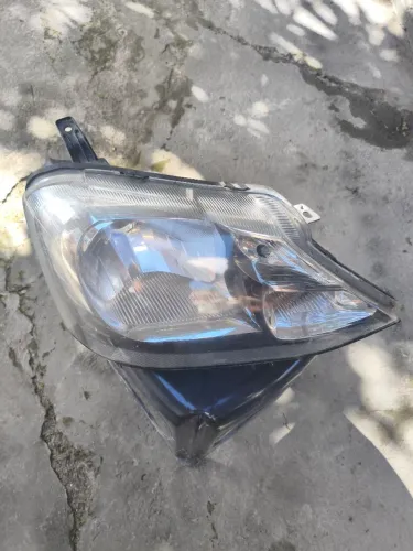 Farol Toyota Etios