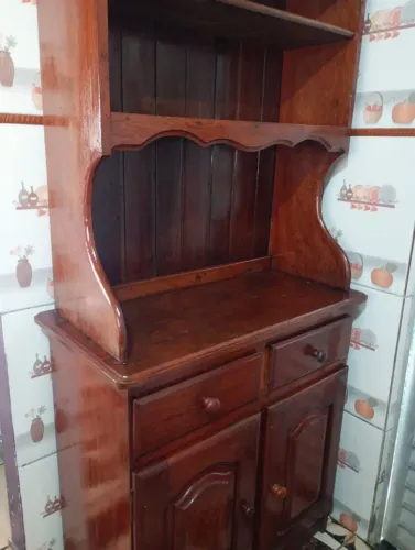 Armário de madeira 