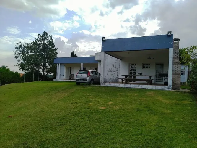 Chácara em condomínio, ótima localização para moradia ou veraneio.