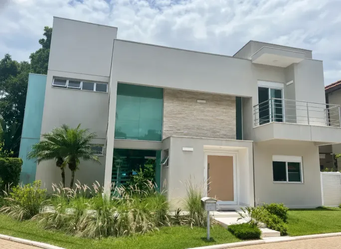 Casa de condomínio para venda possui 315 metros quadrados com 5 quartos