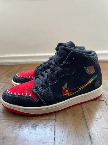 Tênis Air Jordan 1 Mid x Siempre Familia - Tam. 43