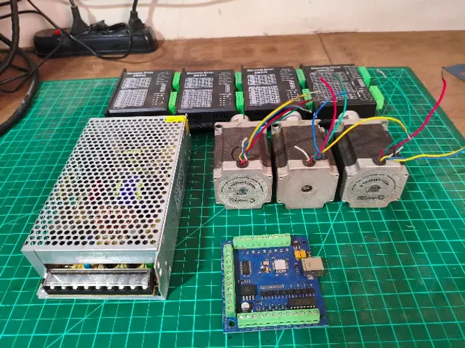 1 placa controladora mach3, 4 drivers, 1 fonte 48v 10a e 3 motores de passo para cnc