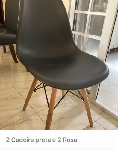 Cadeira semi nova preta temos 2
