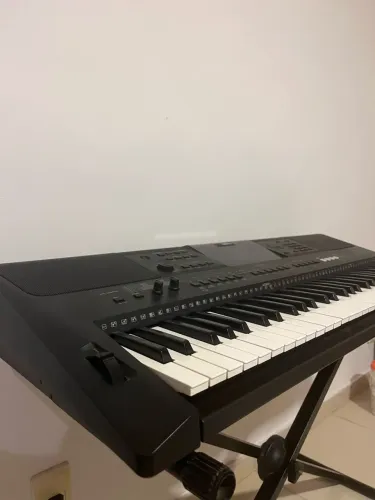 Teclado Yamaha PSR e453 (controlador com interface)