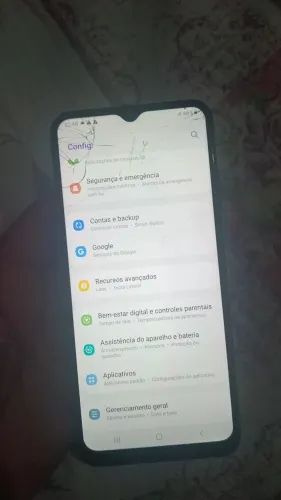 Celula ta com trincado mais nao trava e vou vende co carregado