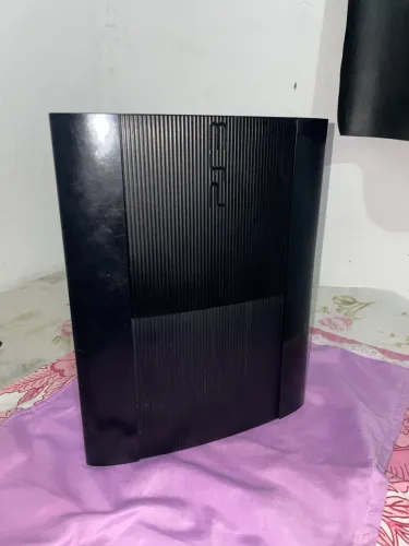 PS3 Super Slim (com defeito) leia a descrição!