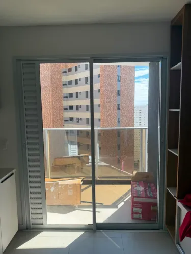 Porta de Correr em Alumínio Branco com Vidro - Nova